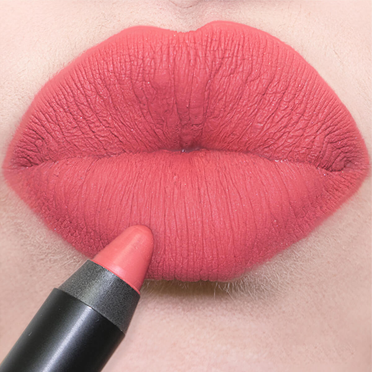 MAGNETIC MATTE LIP COLOR (L&Aacute;PIZ DE LABIOS MATE)